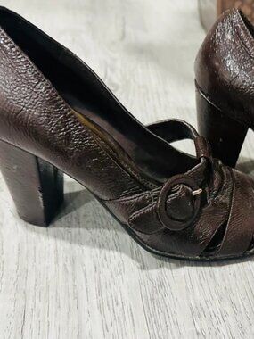 Vintage inspired patent-leather heels